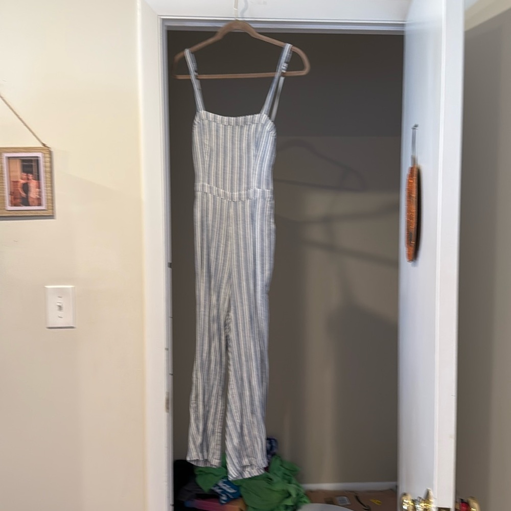 hollister jumpsuit SUPER cute back